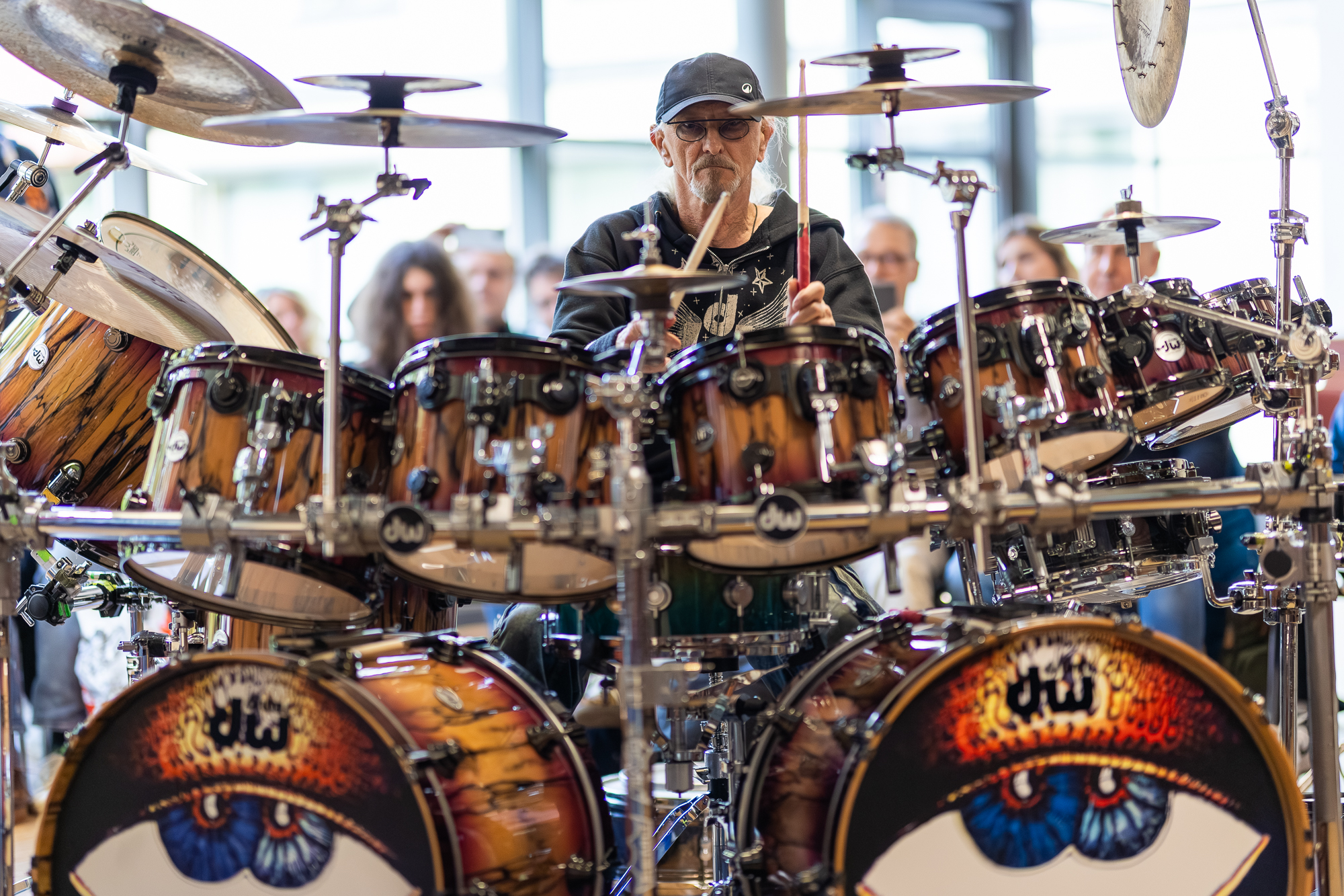 Manni von Bohr live beim Drum-Workshop vor Publikum